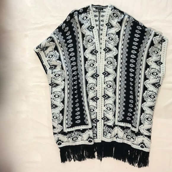 NWOT Dynamite knit shawl - Picture 3 of 9